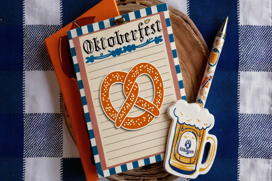 Ochsenbraterei: Ein Stück bayerische Tradition auf dem Oktoberfest 7 FAQs zur Ochsenbraterei mit bayerischem Notizblock und Oktoberfest-Symbolen